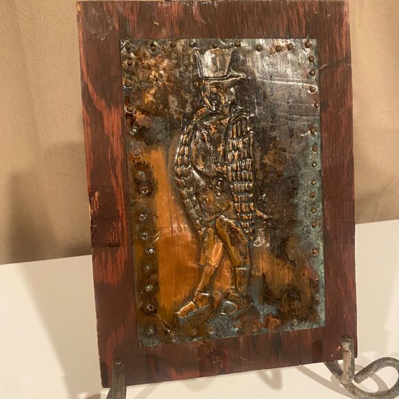 Vintage Handmade Hammered Copper &‎ Wood Wall Art | Penguin in Suit | 10"x7" - Picture 3 of 4